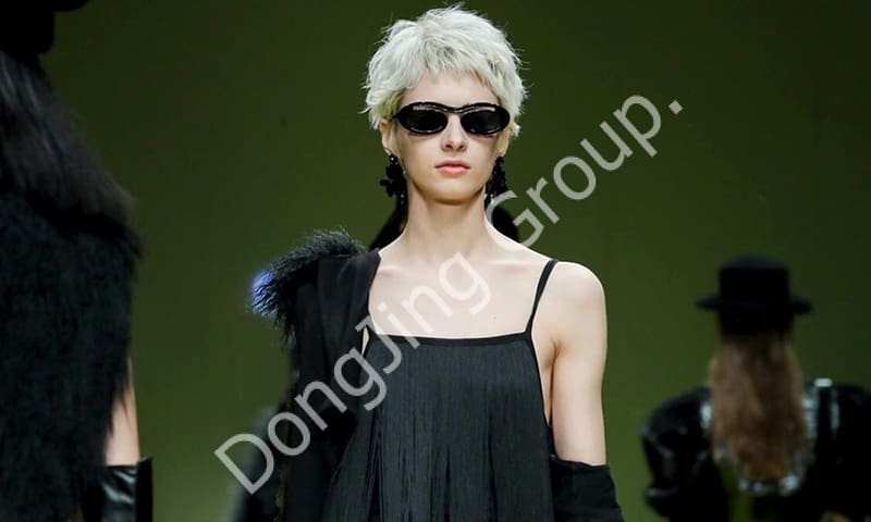 What are the advantages of artificial fur?