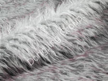 What are the advantages of the material of beach wool artificial fur fabric？