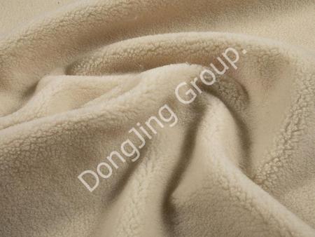 What are the advantages of merino lambswool faux fur fabric