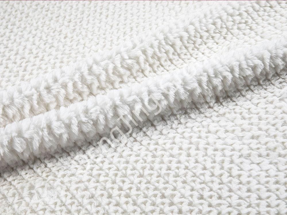 X9T2365-White steamed rabbit hair faux fur fabric
