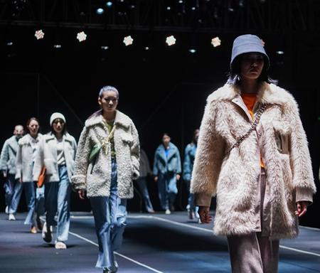 Luxury and Comfort: Why Faux Fur Fabric Is a Top Choice for Outerwear