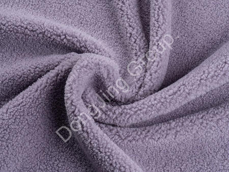 What are the characteristics of the fiber structure of yunwu purple ice pier faux fur fabric?