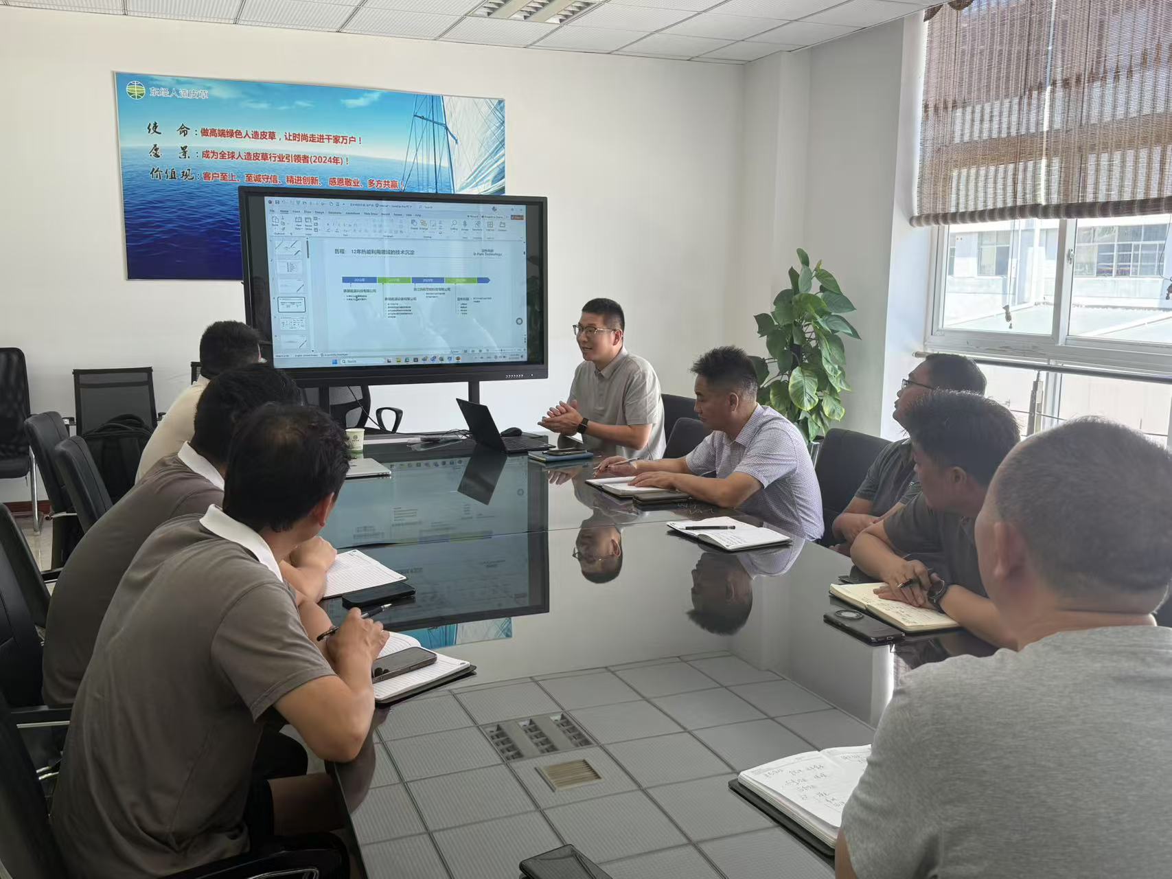 On August 12, 2025, Mr. You, an expert from H&M Shanghai headquarters, visited Dongjing Group to provide on-site guidance on energy conservation and consumption reduction. 